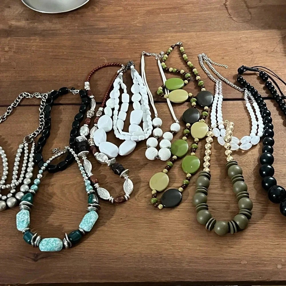 Jewelry - CHUNKY BEAD Necklace Costume Jewelry lot. 10 pieces. ALL WEARABLE.